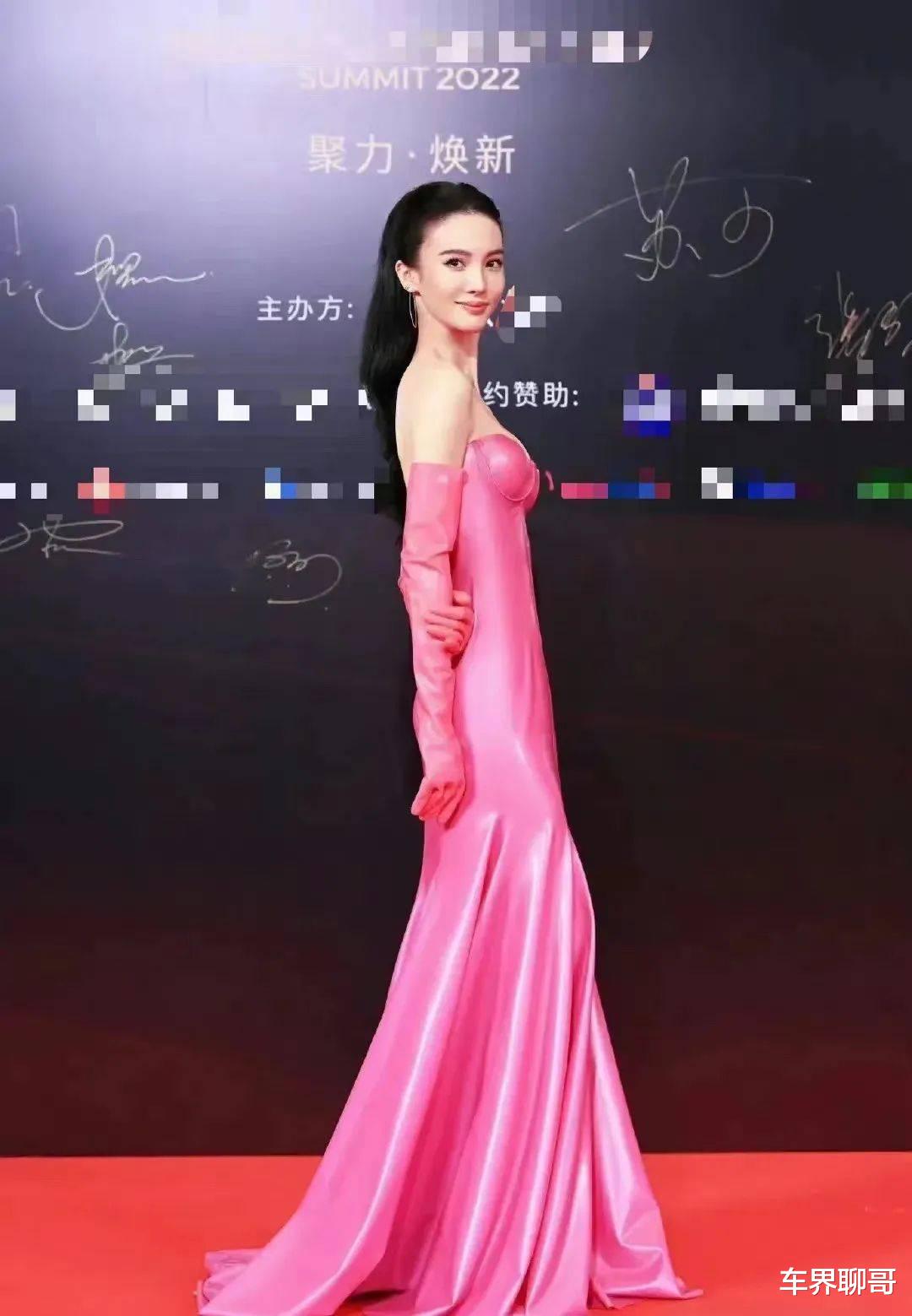 汪峰|一场顶级盛事,将平板身材玩性感的尴尬,展现得淋漓尽致