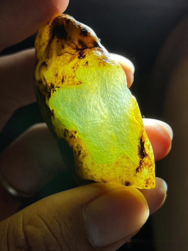 翡翠原石皮壳上的雾层什么样的颜色好