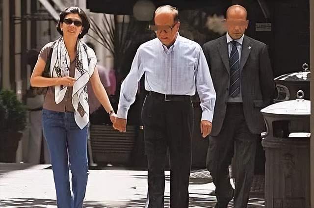 周凯旋|为攀上李嘉诚故意扮老30年,几十年陪伴却换不来结婚证?