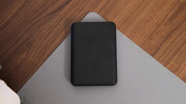 移动硬盘|东芝新小黑A5 4TB移动硬盘体验：小巧便携，速度快，Mac扩容全靠它