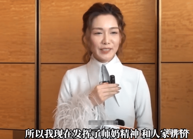 马国明汤洛雯过大礼，出手阔气多套金器估价百万，品牌显眼惹争议