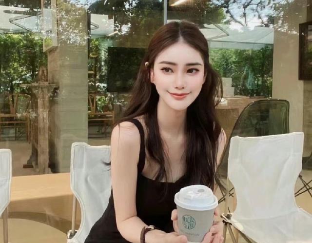 汪小菲网红女友玩疯了,大冬天玩下衣失踪很时髦,网友:向王思聪看齐