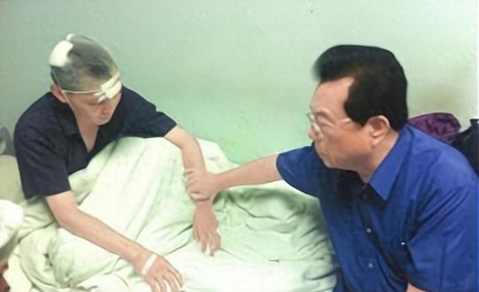 同样是李双江的基因,把丁英和梦鸽的儿子一对比,差距就显现出来了