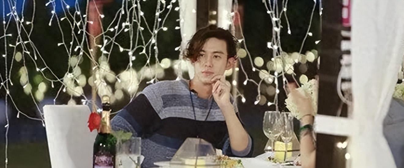 “黑帮太子爷”亲湿陈意涵,娱乐圈选妃,25个女人上演《甄嬛传》