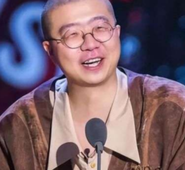 相声|新晋节目“脱口秀”，嘲讽事件频发生，被官方亲点名