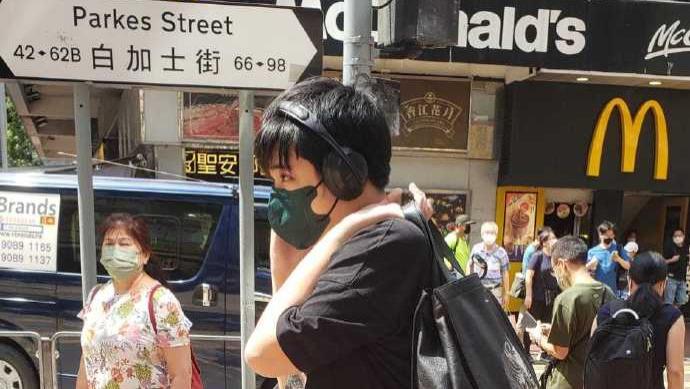 徐冬冬|14岁费曼近照曝光，身高1米81超爸爸吴镇宇，脸颊圆润胖到认不出