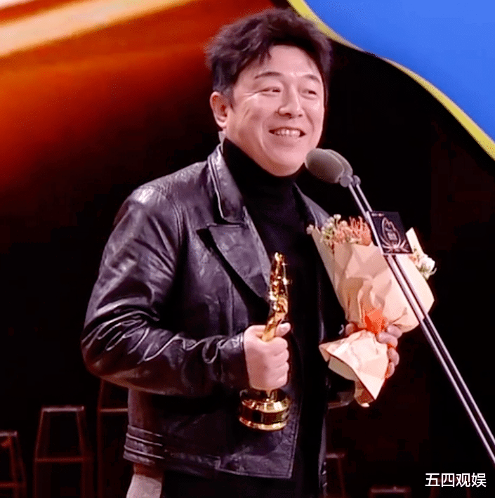 颁奖典礼成大型“分猪肉”现场,黄渤:感谢主办方,能想出这么多名字鼓励大家