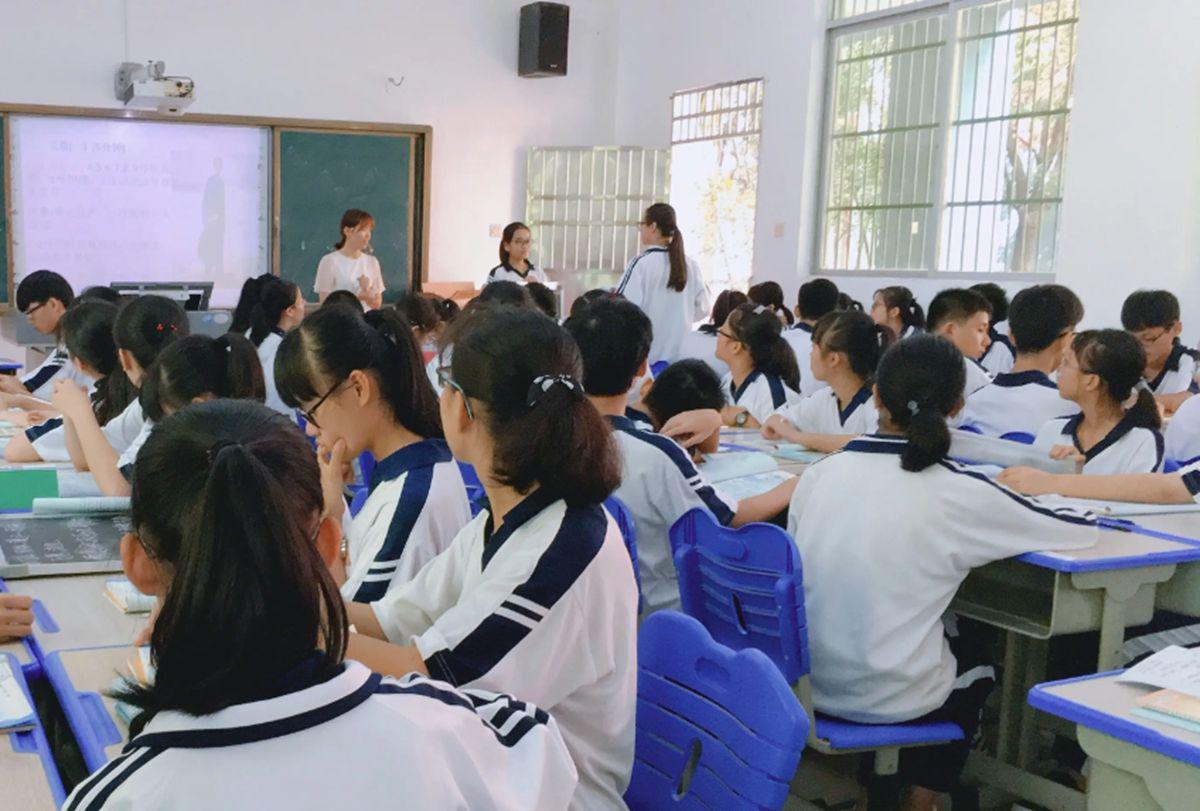 你觉得“三无”出身家庭的高考生,学医还是学师范好?好好看看吧