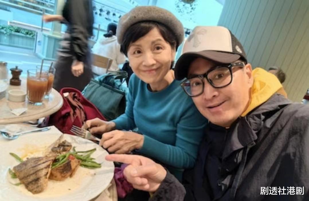 委屈！63岁知名港星领老人证遭嘲讽，被指身家过亿不应享受该福利