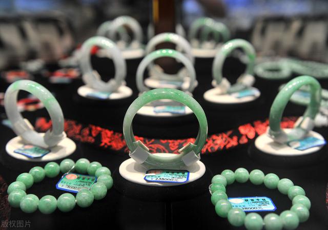 翡翠手镯|什么是金丝种翡翠?金丝种翡翠手镯有什么样的特征?