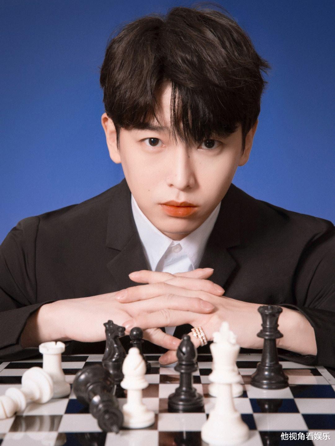 彭昱畅圈外女友曝光，身材窈窕面容姣好气质佳，大方承认恋情获赞