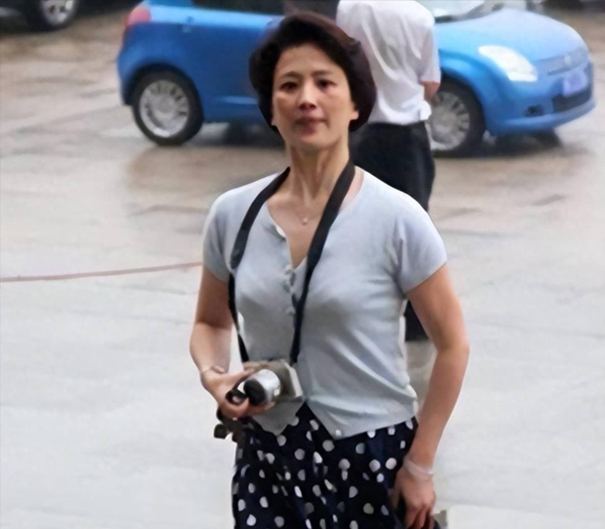 刘亦菲妈妈刘晓莉:曾“跳楼”夺女?为女儿两婚两离,如今过怎样了