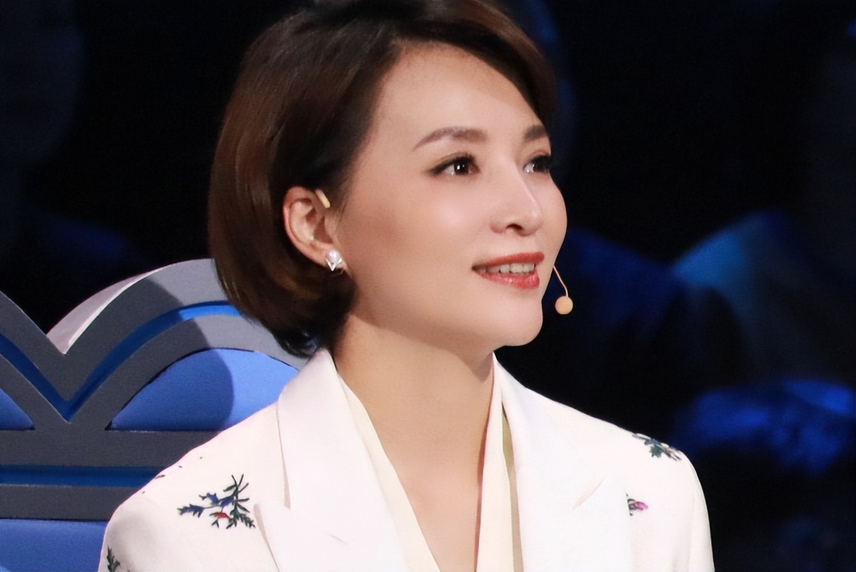 主持烂得像混子，这位满脸写着“皇族”的央视女主持，真招人嫌