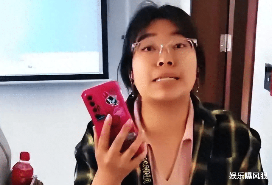 霸凌三姐妹公开露面！染发减肥迎新生，李敬言却已退学，仍无工作