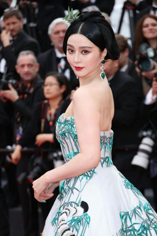 广西|范冰冰亮相戛纳，一身“猛虎下山”显野心，可惜满脸沧桑无人问津