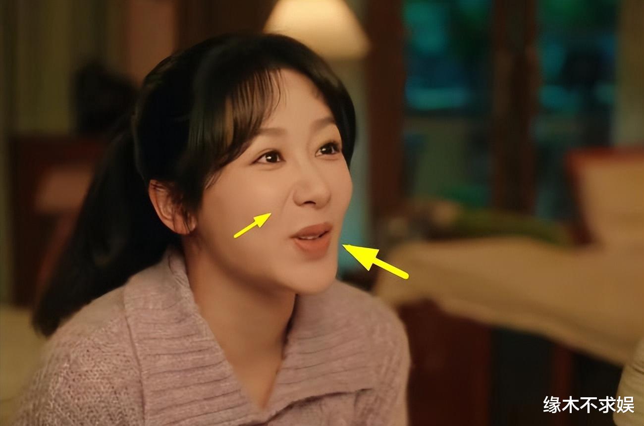 杨紫十一月刊杂志新造型引争议，眼妆脏兮兮像哭过，P图太过撞脸半个娱乐圈！