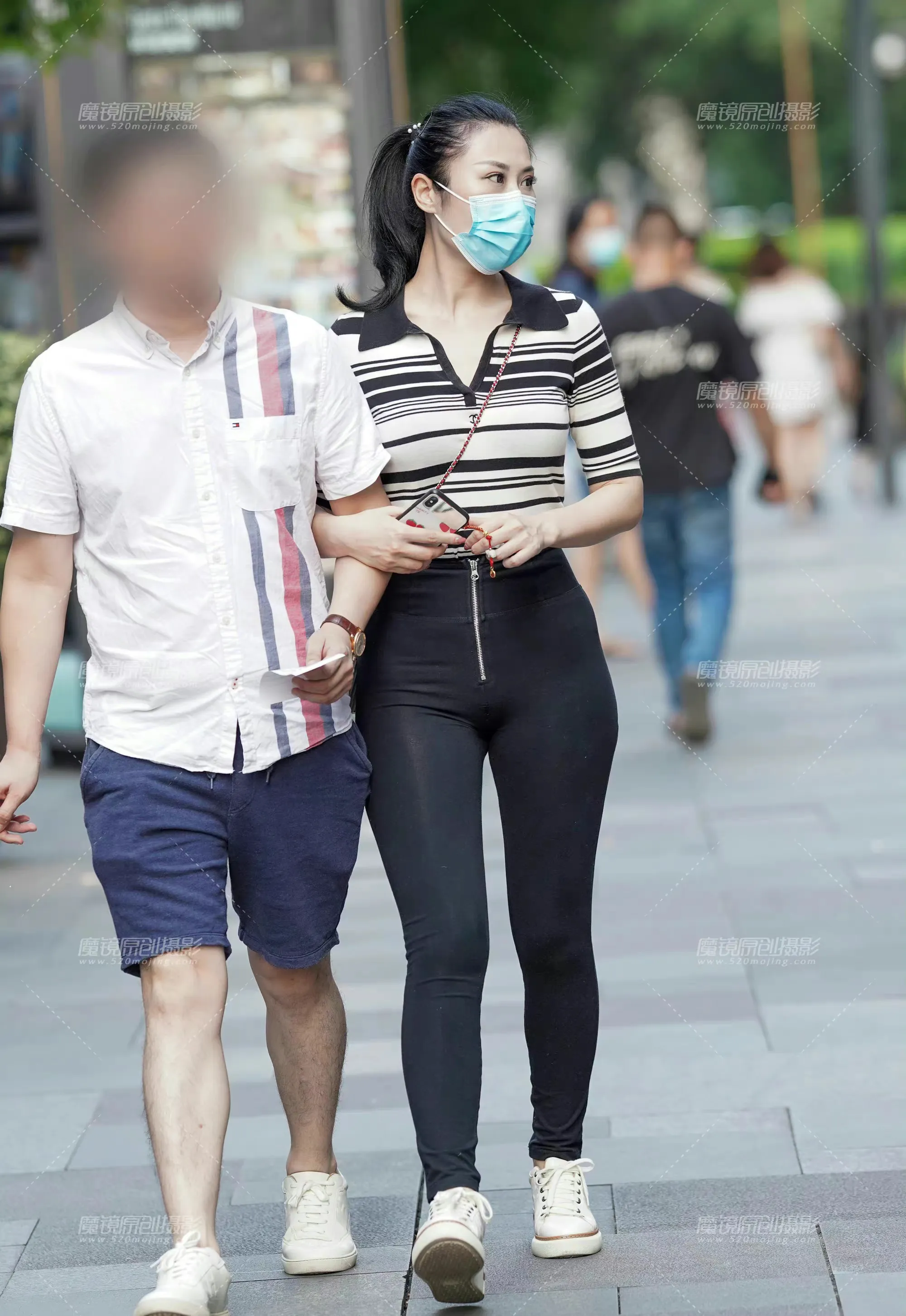 简单的风格,表现出女性优雅的气质和婀娜多姿的身材