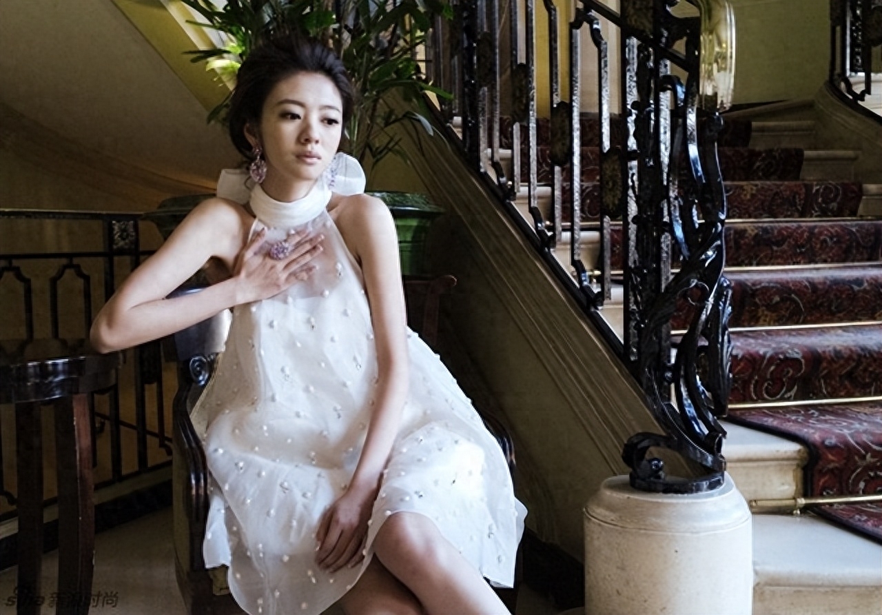 背景通天的6位女星，她们表面是艺人，个个根正苗红不怕潜规则