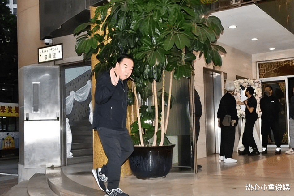 刘德华父亲丧礼：吴君如郑则仕等大佬到场吊唁，11岁女儿颜值抢镜