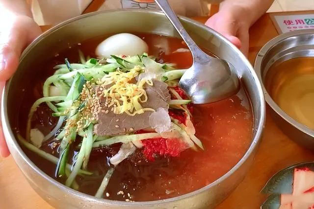 奶油|【美食】我国闻名的10碗面,南北各5碗,瞧瞧你吃过几碗