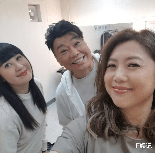 阮兆祥|梅小惠与阮兆祥趁着春节假期开心相聚 两人素颜大方合影显感情好