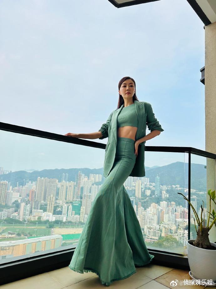 熊黛林|42岁熊黛林秀身材,自称2米8大长腿又美又飒,被指沧桑后自信回应