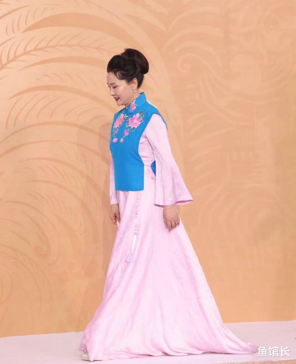 金鸡奖这一晚,江湖地位、人情冷暖,在何赛飞身上体现得淋漓尽致