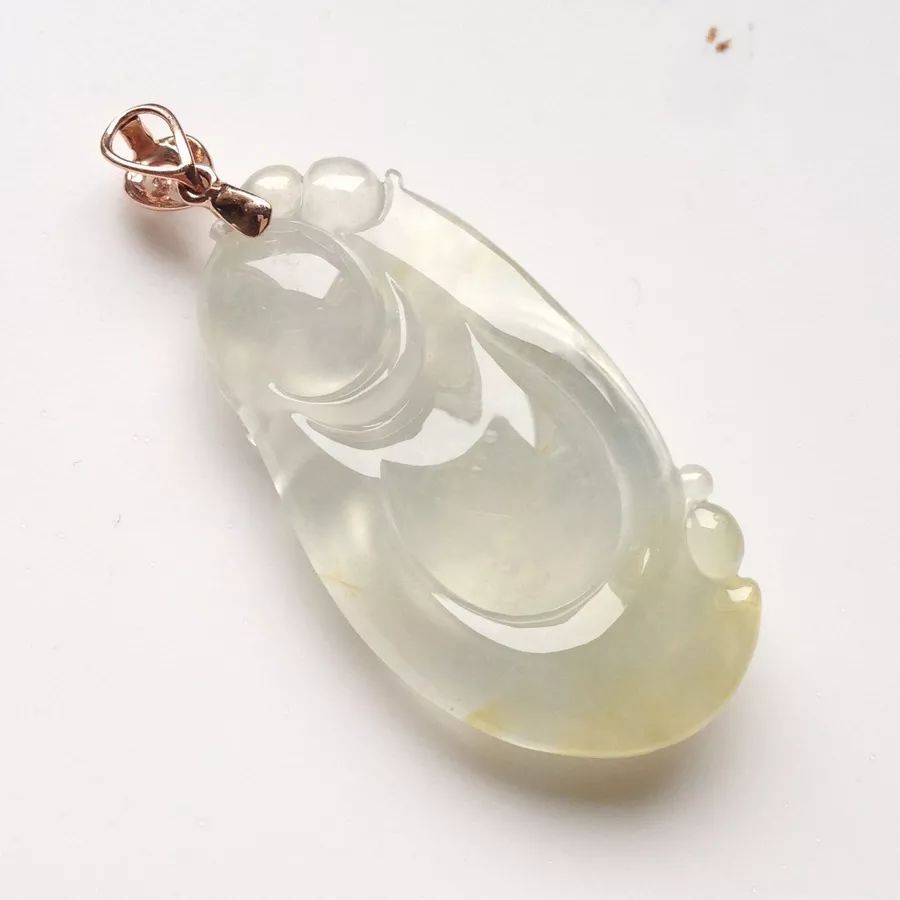 分享一块满裂的翡翠原石