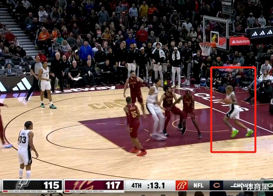 老戏骨!2分钟打出11-0,只差2分就绝杀,猜猜马刺怎么演的?