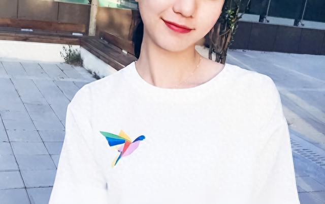 当初火遍全网的“北大校花”，近照曝光：“她怎么堕落成这样？”