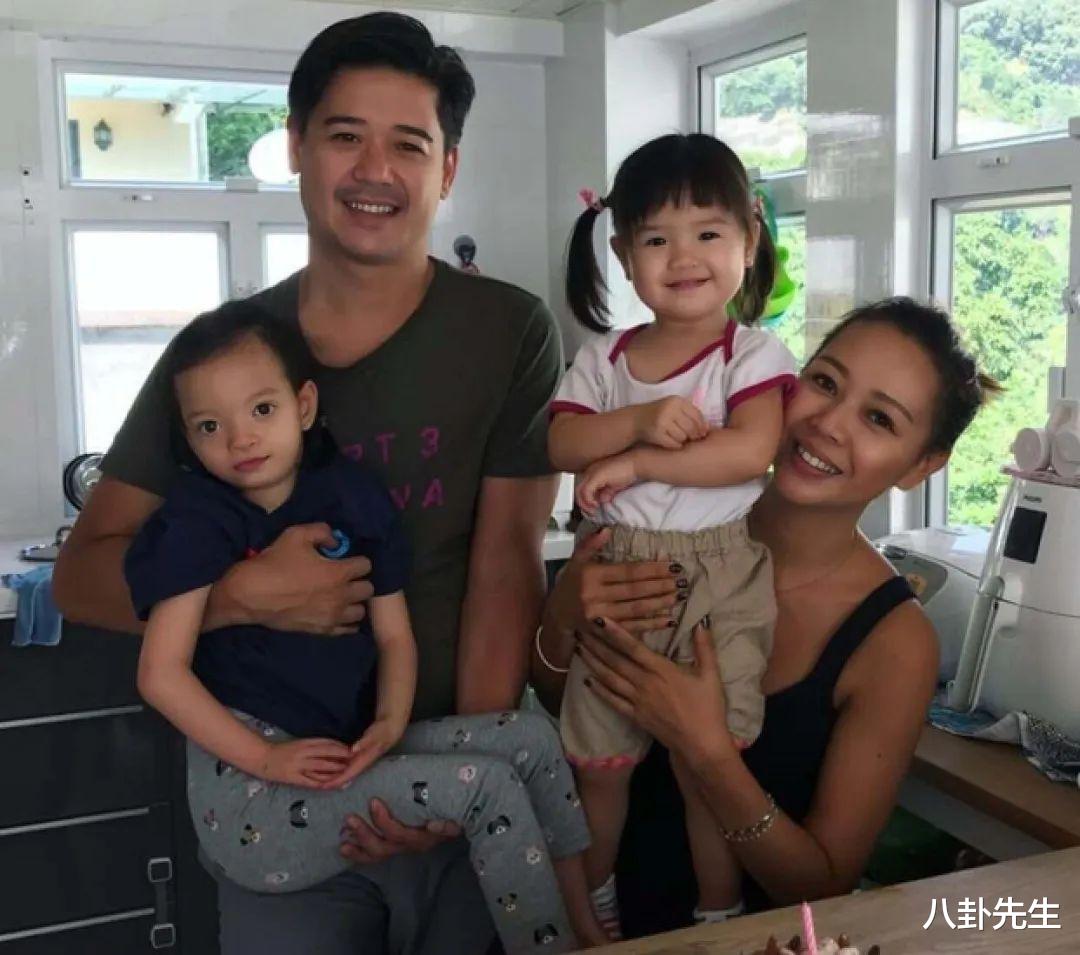 2位女港星同游泰国,50岁仍颜值惊艳,穿泳装大秀好身材