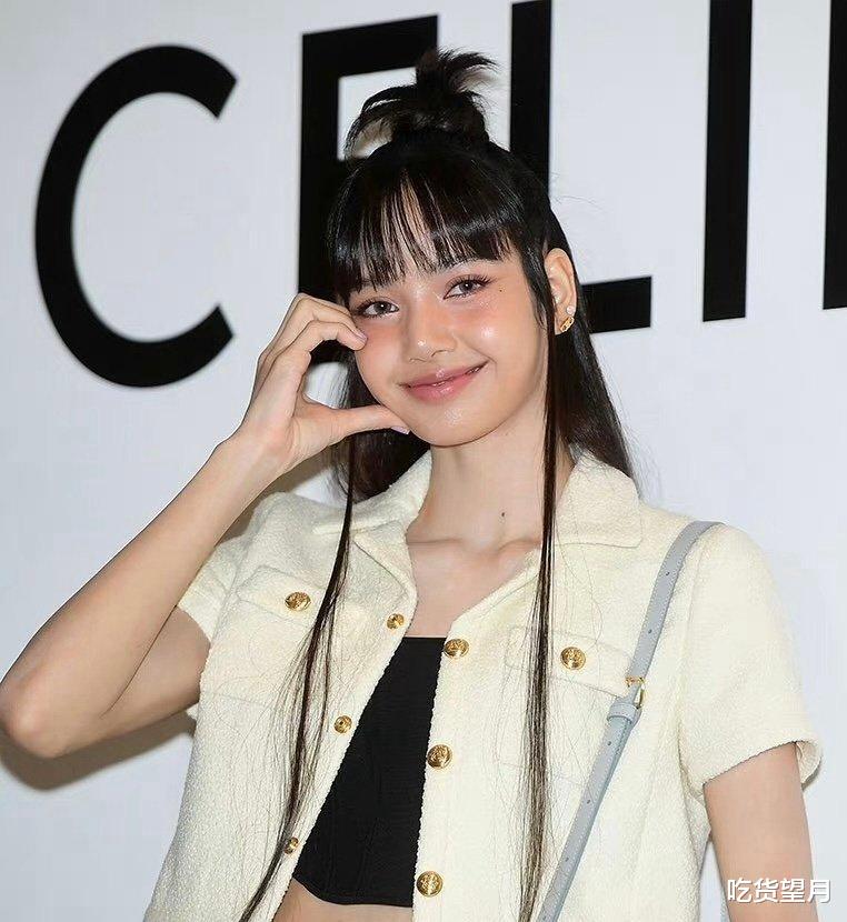 黑丝 生图下的Lisa，和想象中差距太大，治好了我的“容貌焦虑”！