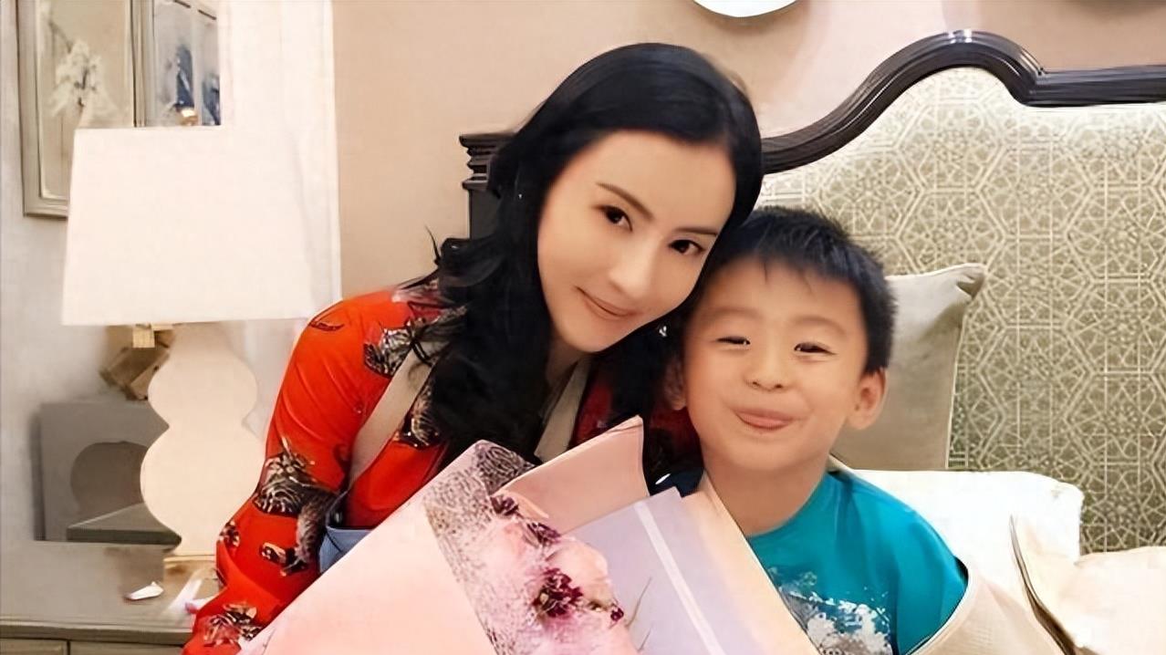 孙东海原形毕露!曝张柏芝三胎儿子被带走,为争夺抚养权被迫停工