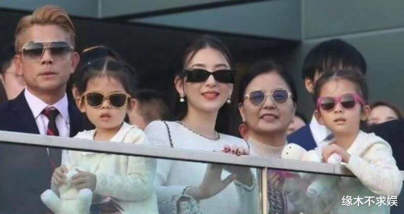 方媛晒全家看赛马合影，6岁大女儿美过母亲，郭富城独宠小女儿！