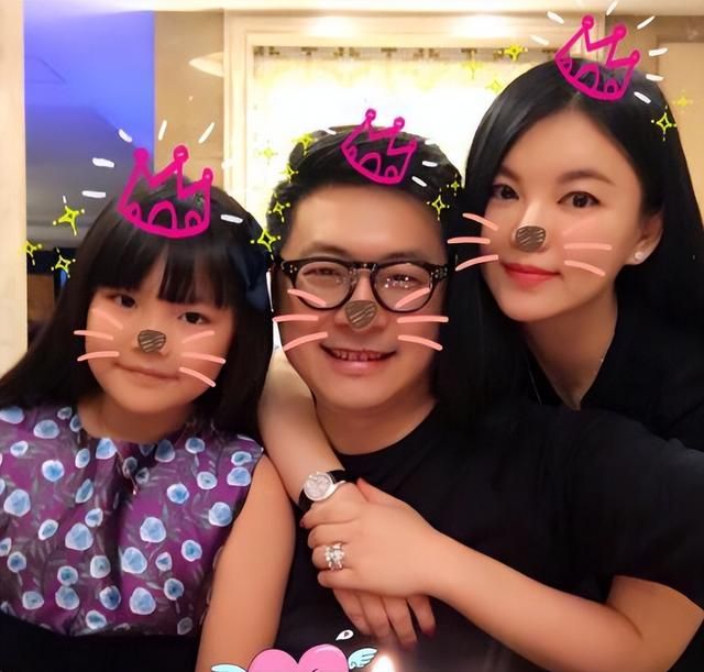 王岳伦为王诗龄做大餐并否认恋情!父女相拥大笑,李湘也回京相聚