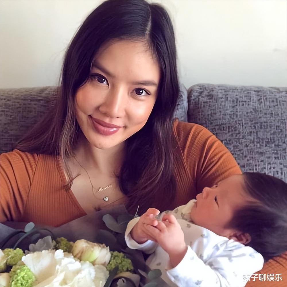 乐基儿宣布离婚,晒全家福否认复合,前夫胡渣发白尽显老态