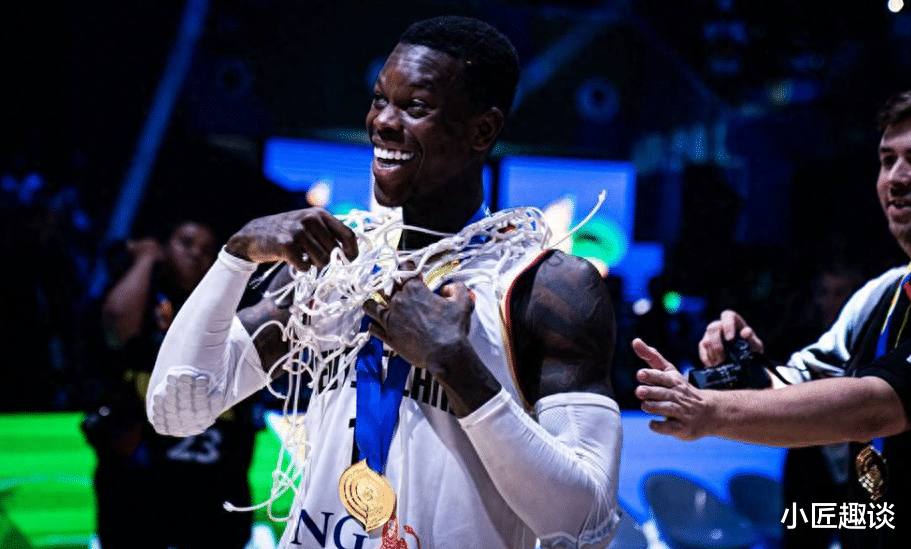 迎娶校花!施罗德走上人生巅峰,赛后妻子贴心送吻太幸福