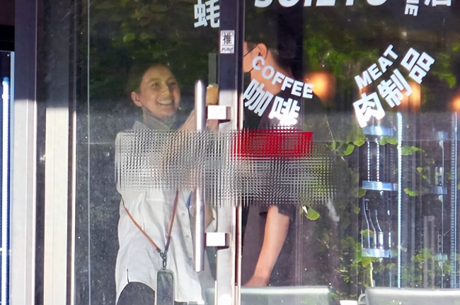 赵又廷推婴儿车接女儿放学,4岁Rhea内地读书,网友:翻版赵又廷