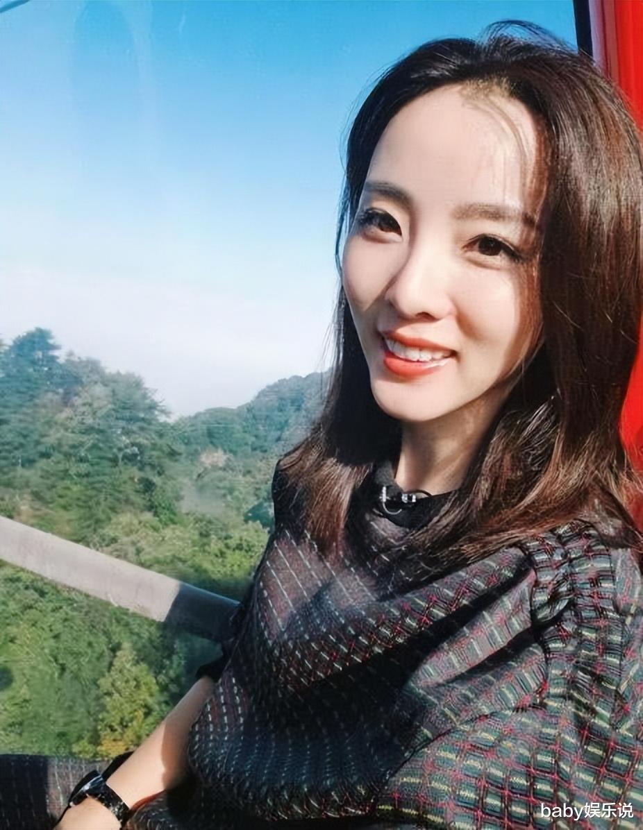 李思思|“央视花旦”李思思：嫁大学同学，3年生2子，婚后被老公宠上天