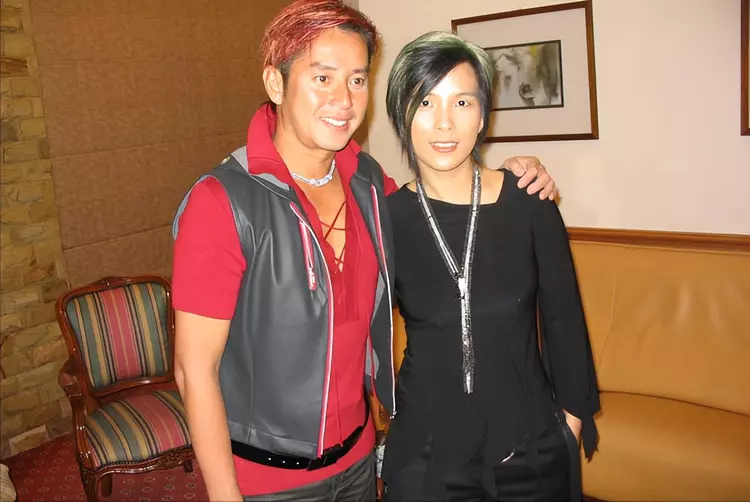 她曾与艳星同居2年，公开热吻洋妞，如今54岁坦白：我男女通吃