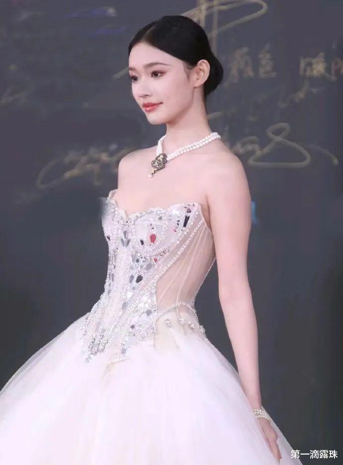 微博之夜:《繁花》主角亮相,杨紫3获微博女王,张颂文高叶获奖