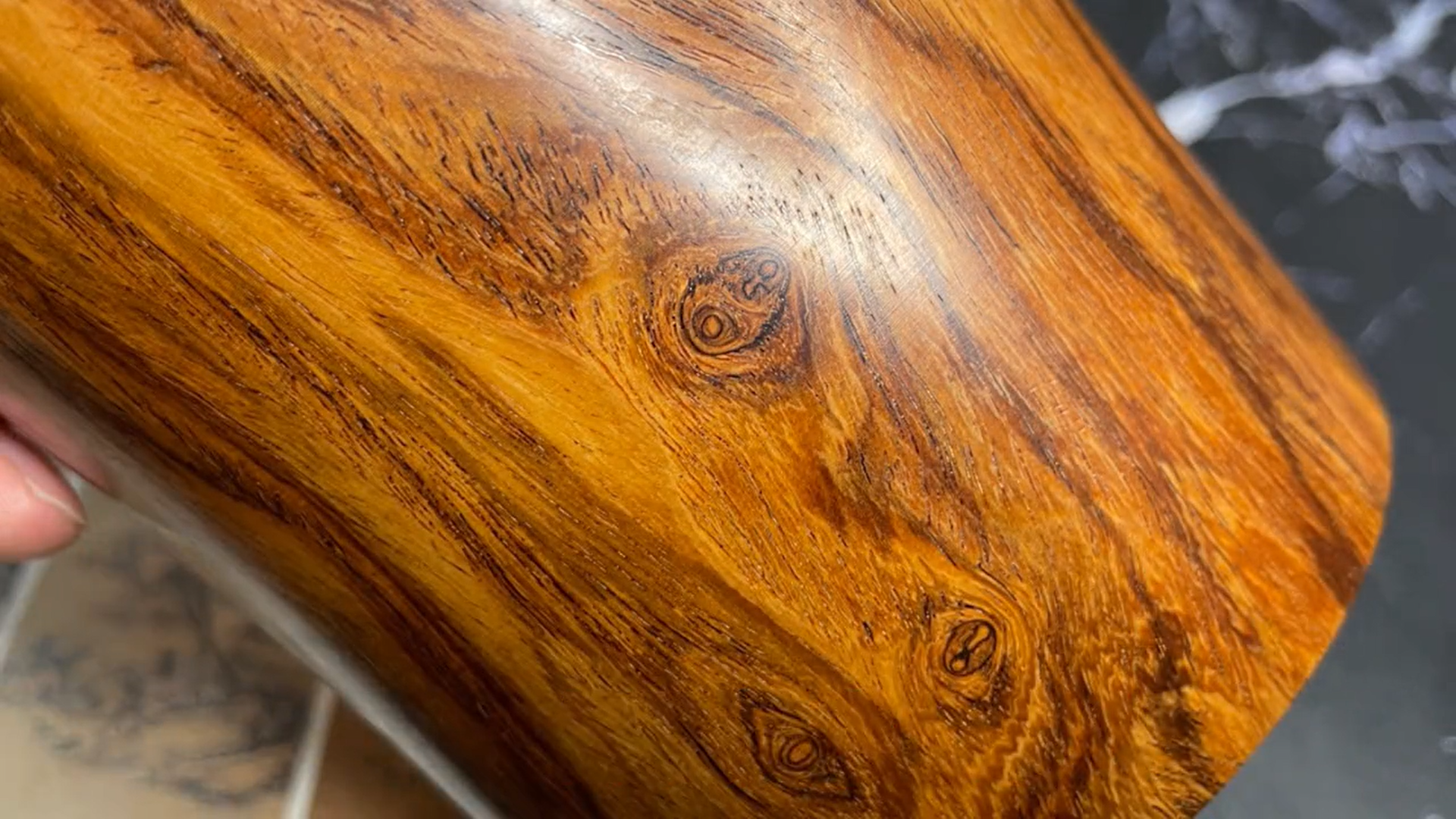 古董|底色，纹理，棕眼，区分海黄与越黄的三大要素