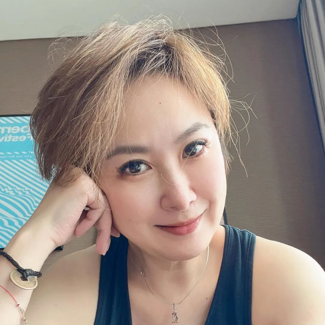 52岁香港「靓声歌后」近况曝光！