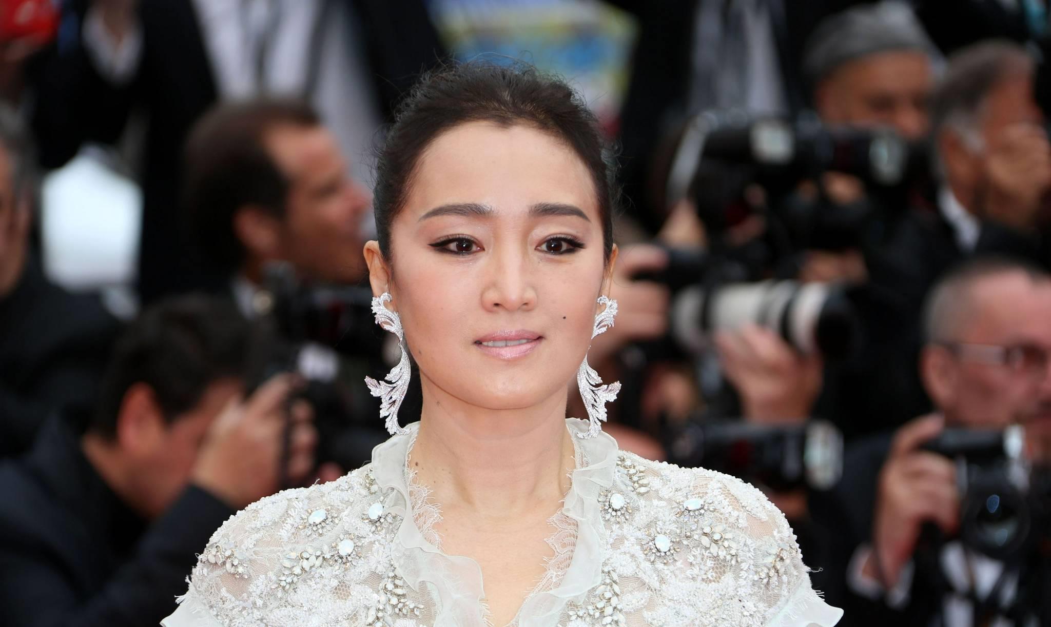 巩俐：嫁给70多岁的法国老头，愿成他第四任妻子，她在追求什么？