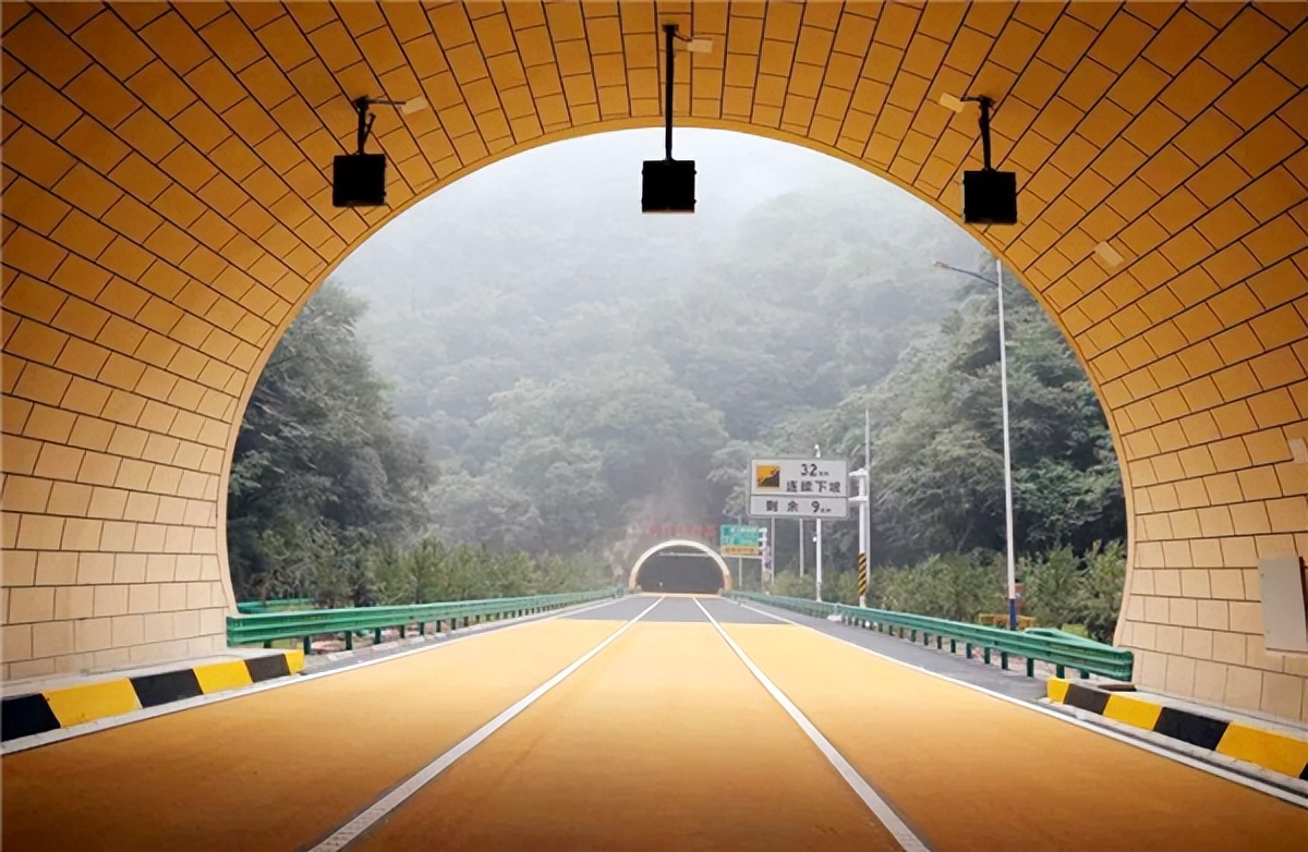 亚洲第一隧道有多牛?耗资40亿全长18公里,它有何存在价值?