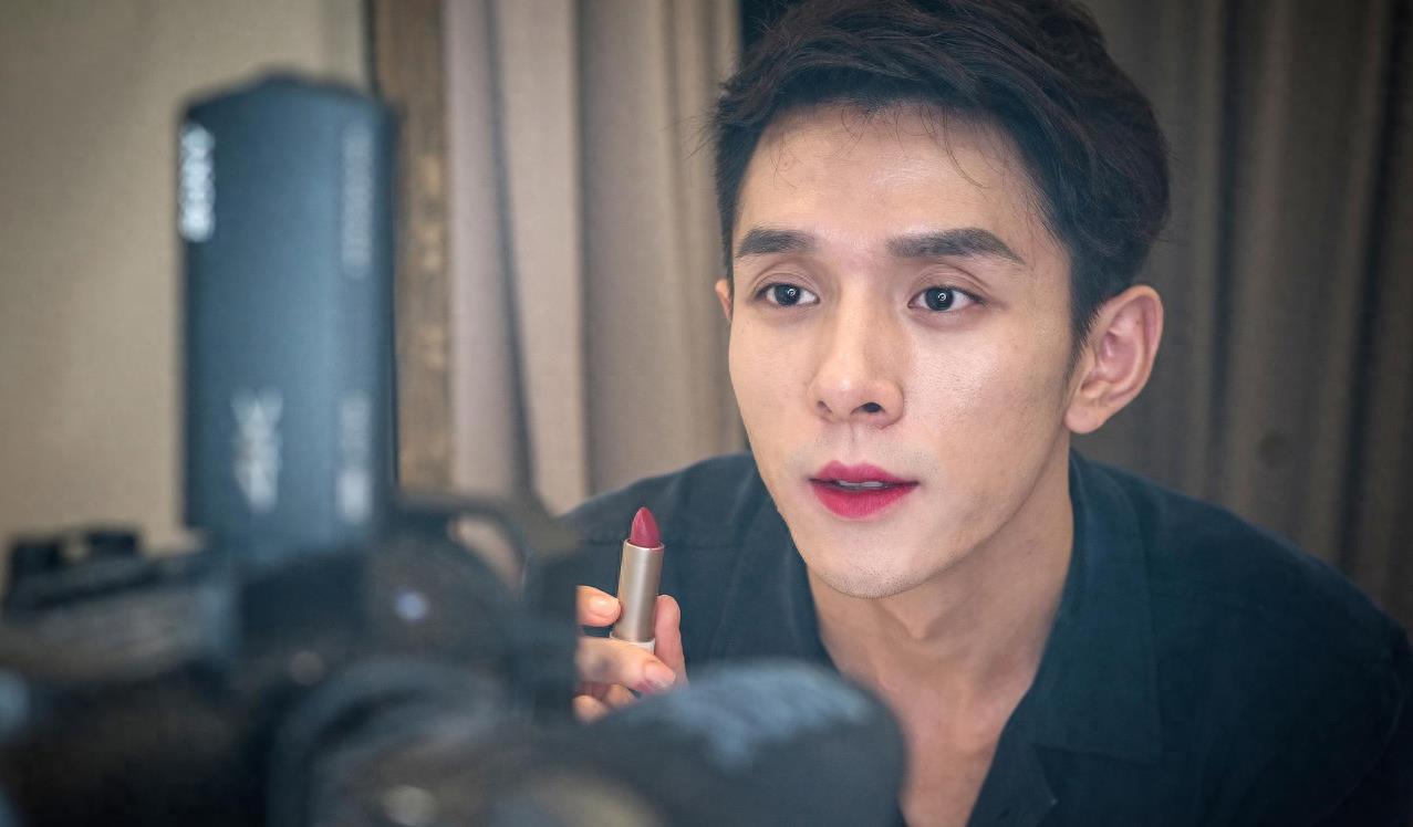 网曝李佳琦身家70亿,状态不佳被疑有抑郁倾向,明星央视下场怒批他