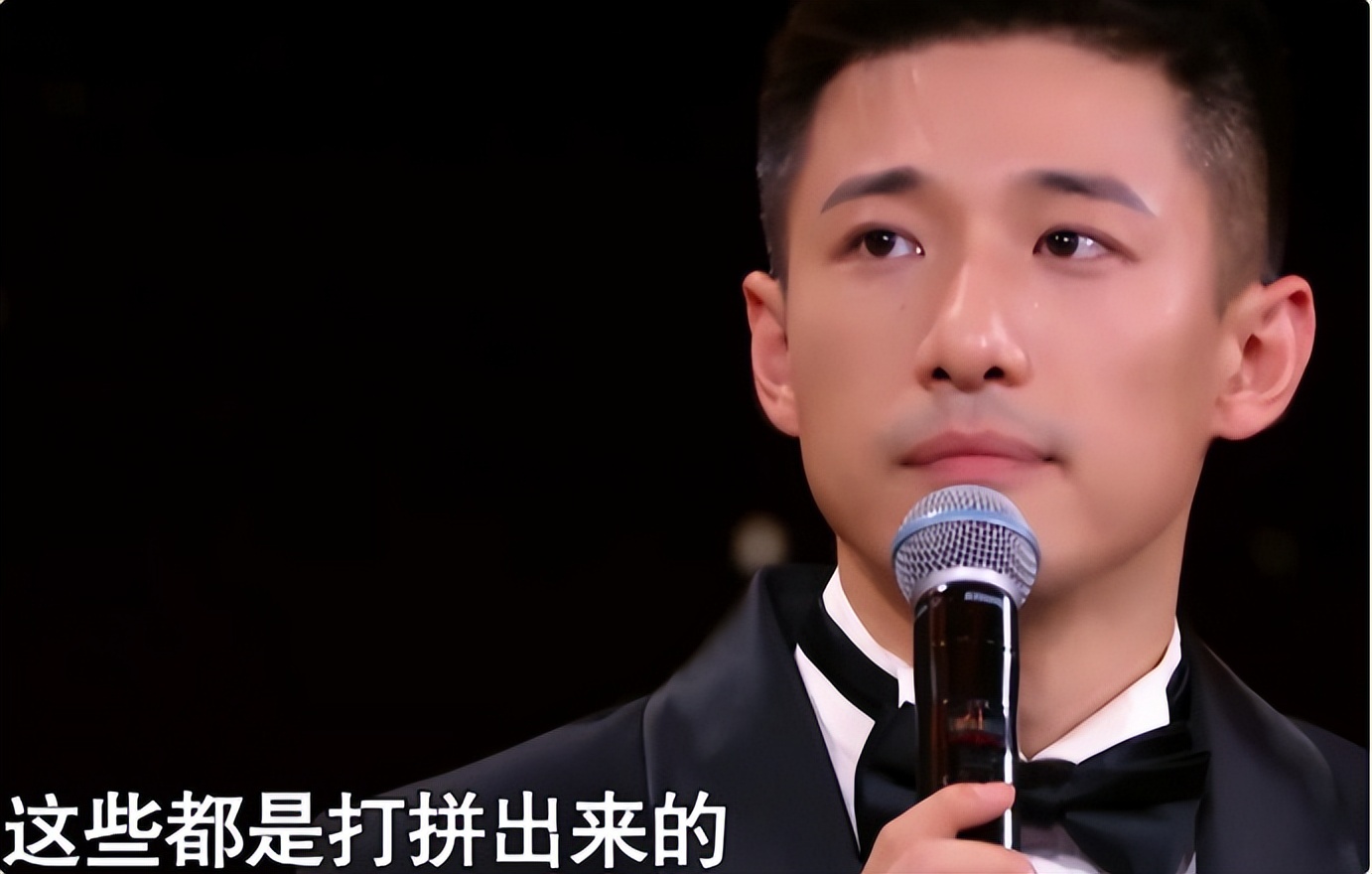 央视新女主持火了!字正腔圆似董卿惊艳网友,肤白似雪美过马凡舒