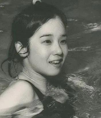 韩慧景|28岁女歌星整容成瘾!缺钱整容自己动手:脸上注射香油和水泥!