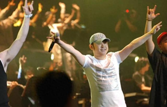 一张央视中秋晚会的名单,将那英的“江湖地位”,展现得淋漓尽致