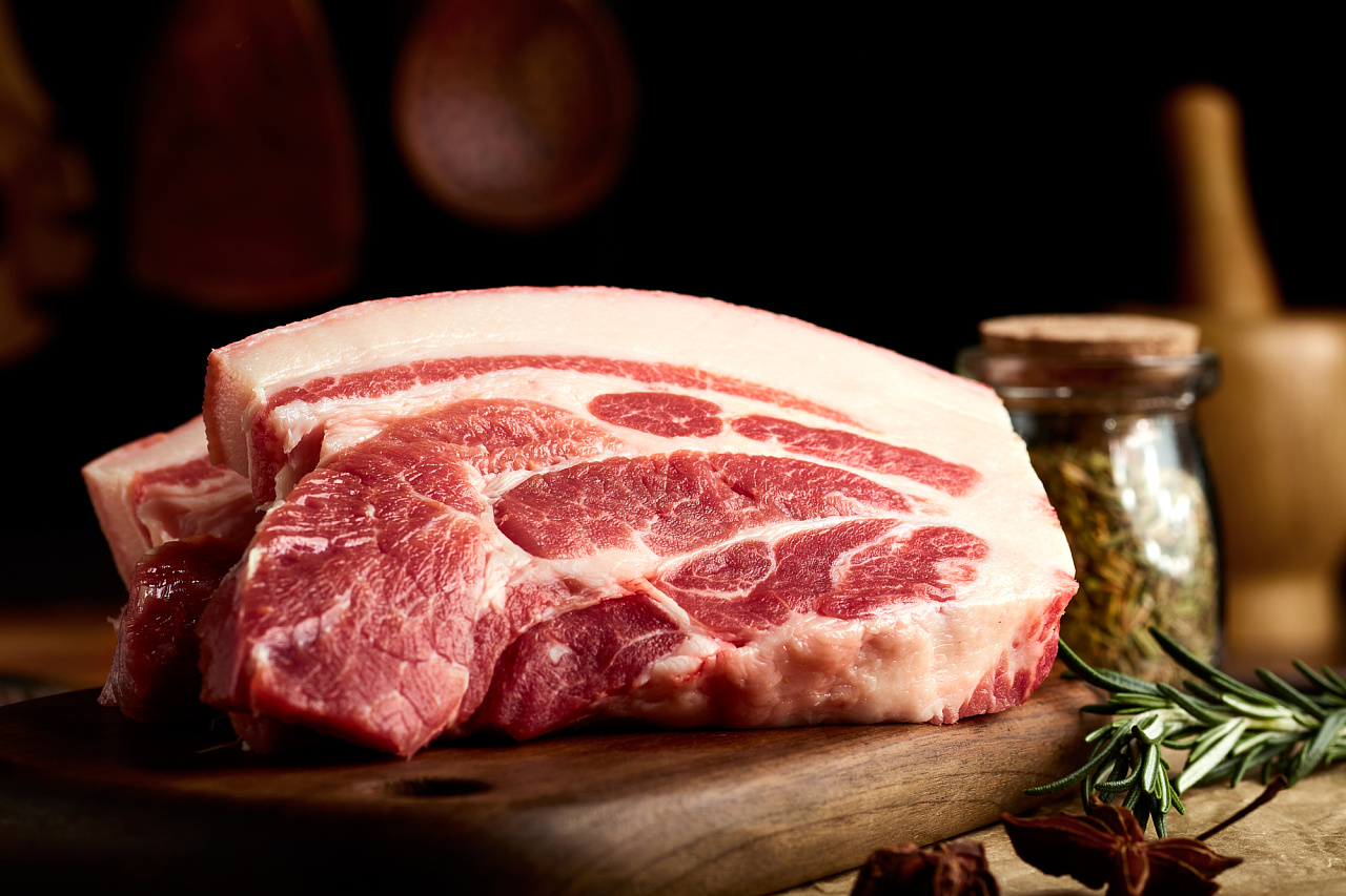 猪肉|买猪肉时,选前腿肉还是后腿肉、红肉还是白肉?养殖户说漏了嘴